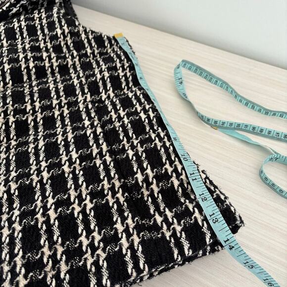 Talbots Faux Fur Collar Down Puffer Vest Size M Petite Plaid Tweed Black White - Picture 12 of 13